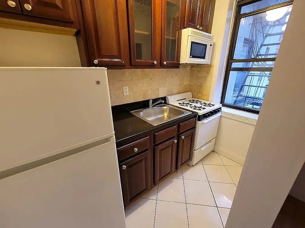 310 East 74th Street — Photo 4