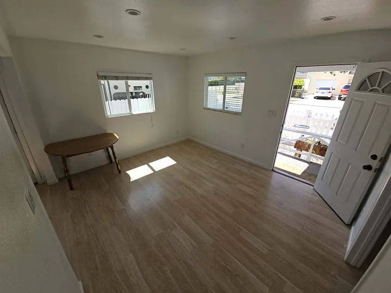 807 W Islay St — Photo 4