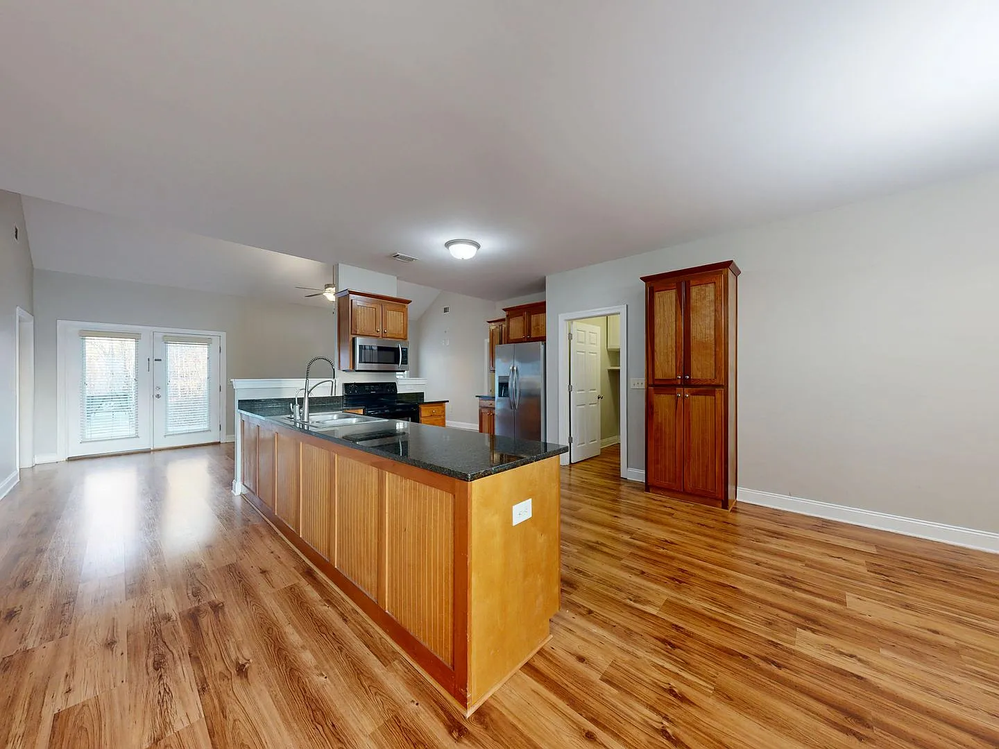 Phoenix Crossing, 4 Bed 3 Bath Home — Photo 2