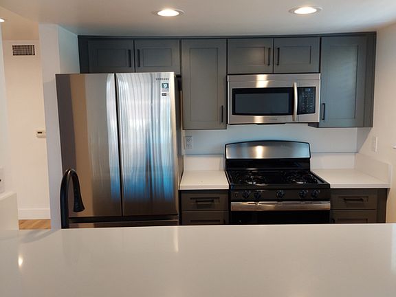 4th image of 2455 Corinth Ave #101