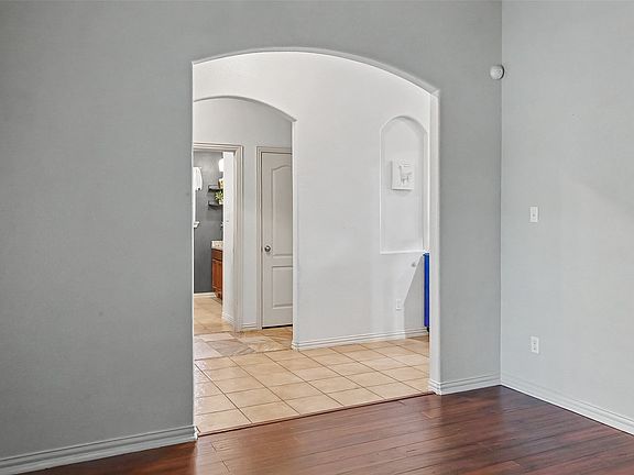 4th image of 720 Saddle Ridge Trl