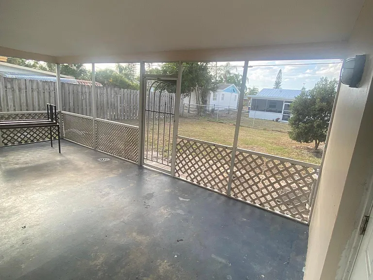 2230 NE Rustic Way #2230 — Photo 3