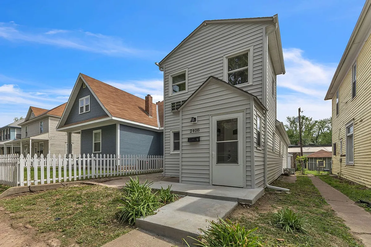 Building Photo - 2408 Jules St