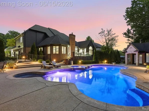 56173 Parkview Dr, Shelby Township, MI 48316