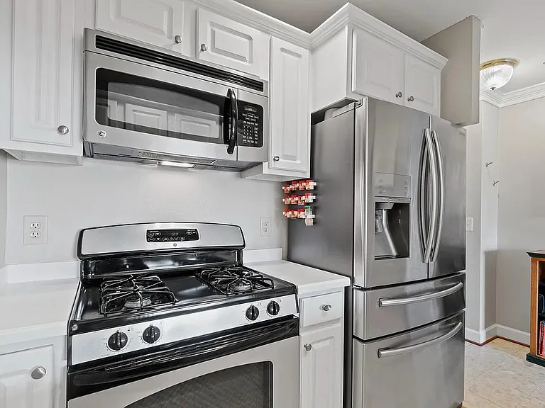 1050 N Stuart St #411 — Photo 8