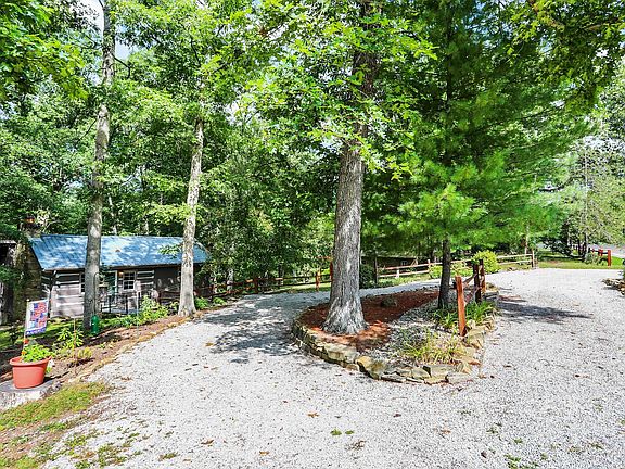 4th image of 562 State Road 135 N