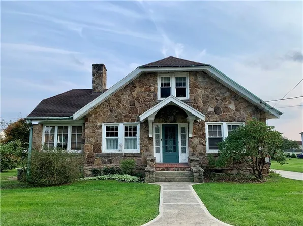 734 Main St, Saint Petersburg, PA 16054