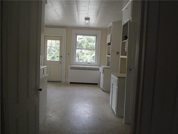 5th image of 108 Champlin Ave APT 2