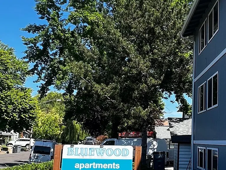 950 NW Sycamore Ave #10 — Photo 2