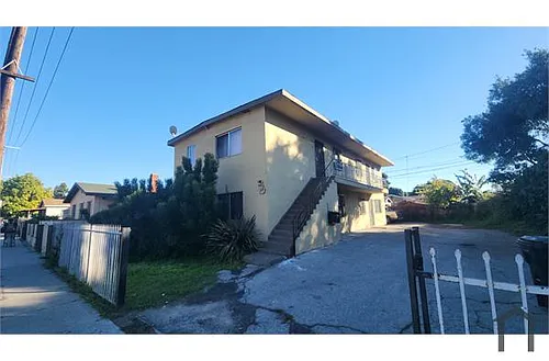 1112 E Century Blvd Photo 1