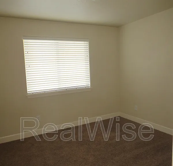 3006 NE Red Oak Dr — Photo 12