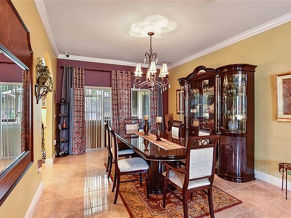 4th image of 371 Aylesbury Ct