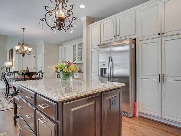 5th image of 610 Croydon Ln