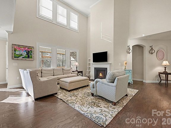3rd image of 127 Smithfield Dr