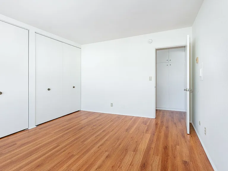 1000 S Wooster St — Photo 4