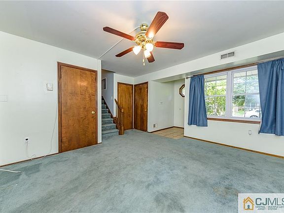 4th image of 77 Jefferson Dr