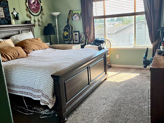 4th image of 2569 Edgewater Drive