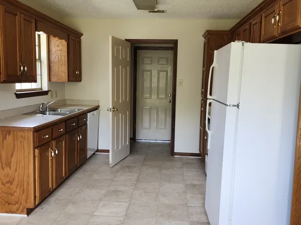 2215 Raintree Dr, Conway, AR 72032