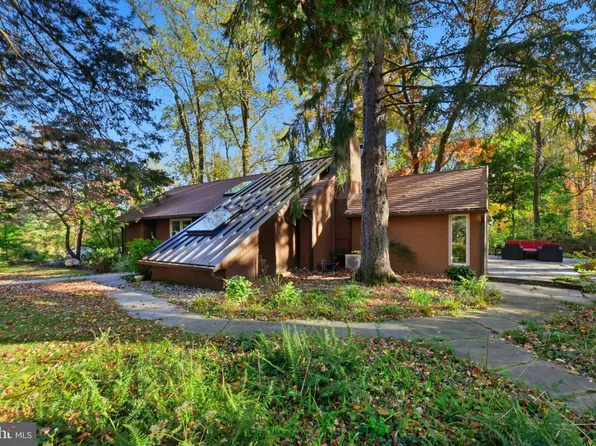 1895 Aquetong Rd, New Hope, PA 18938