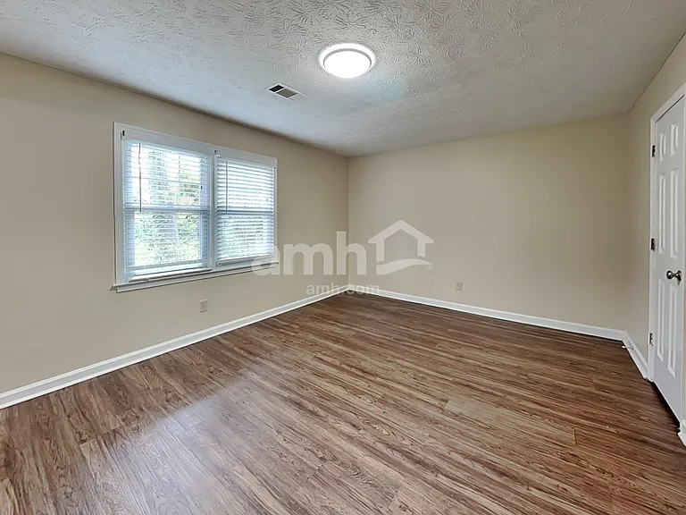 2835 Shane Dr — Photo 9