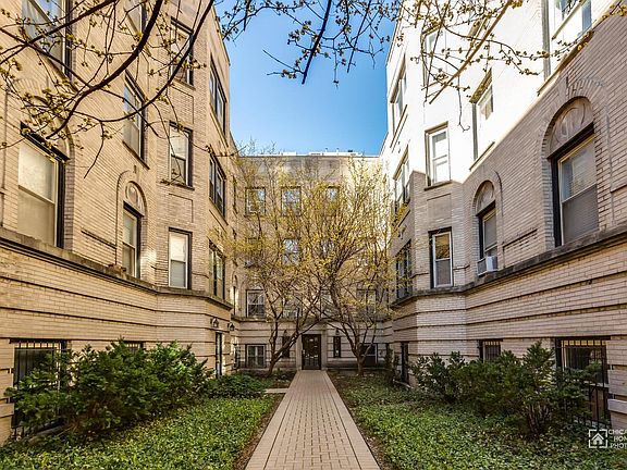 2nd image of 2724 N Pine Grove Ave APT 2