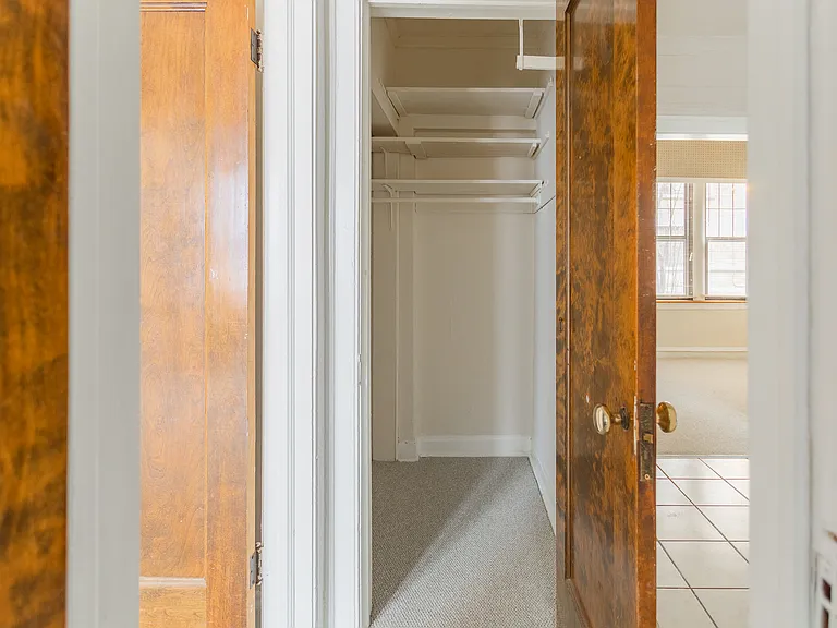 Closet Space 1225-G