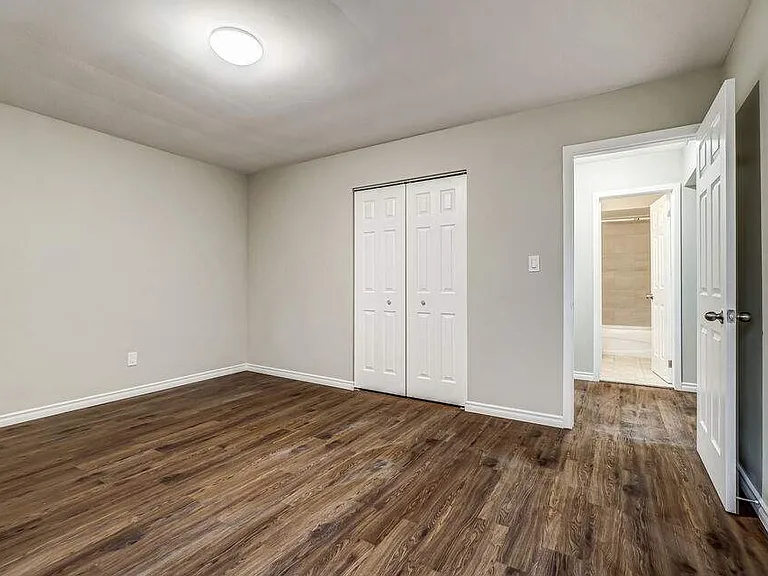 1054 Brock St — Photo 8