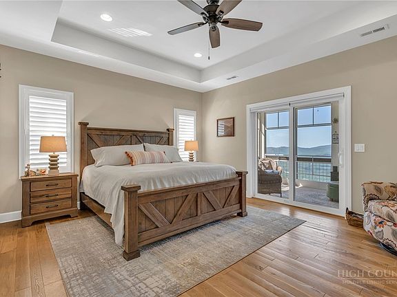 4th image of 364 Skyview Street
