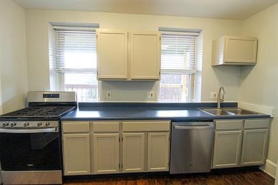 2nd image of 1610 Sycamore St #5