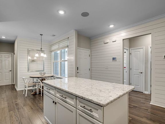 5th image of 2632 Hartington St #0009
