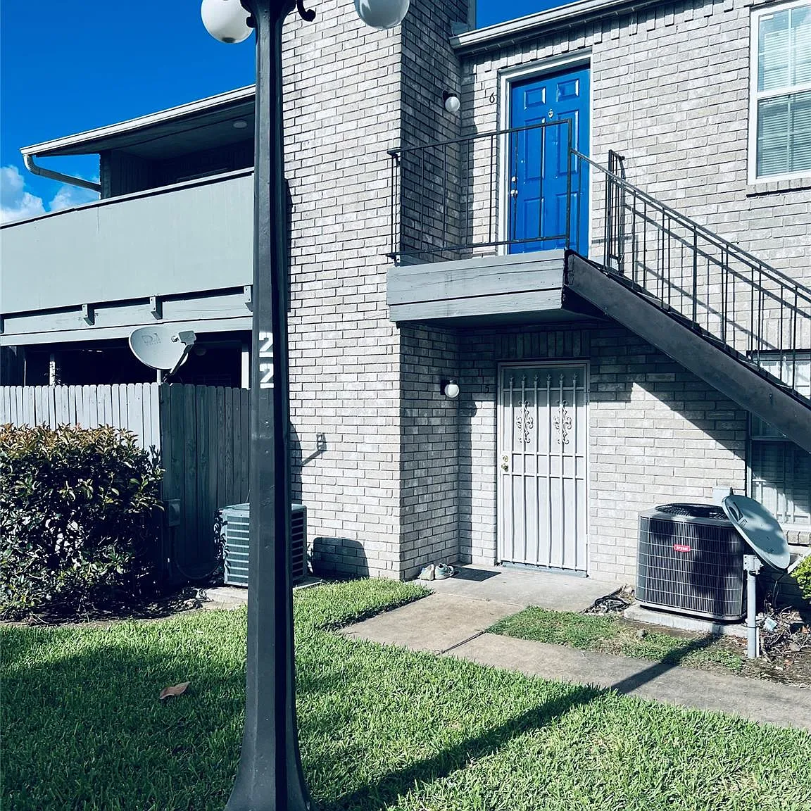 2 bed, 2.0 bath, 1068 sqft, $1,300 — Photo 1