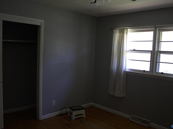 4th image of 709 Killarney Dr NW