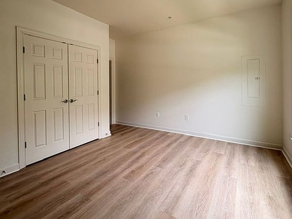5th image of 121 Autumn View Dr