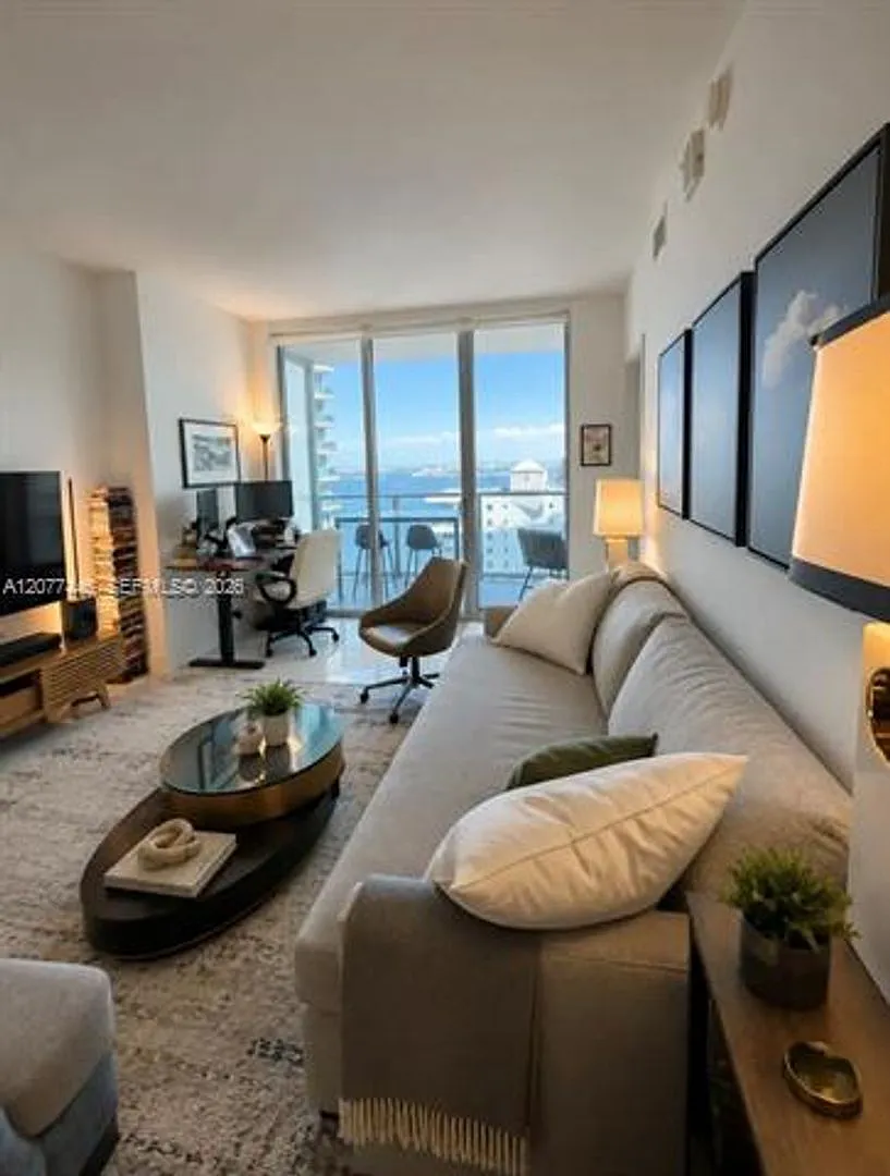 1300 Brickell Bay Dr cu-1807, Miami, FL 33131 — Photo 1