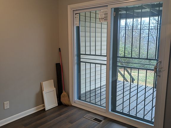 5th image of 905 W Scenic Dr