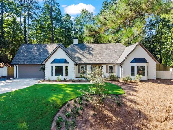 2552 Hollycreek Dr NE, Marietta, GA 30062