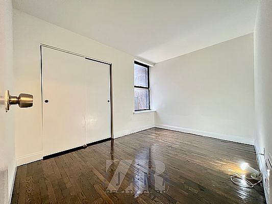 4th image of 2108 Regent Pl #1F