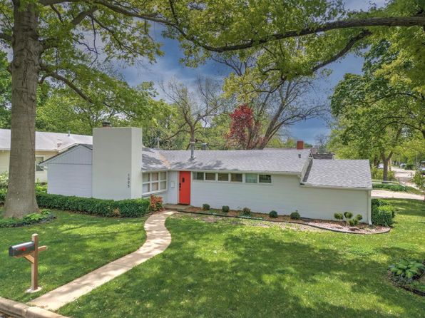 1005 E 15th Ave, Winfield, KS 67156