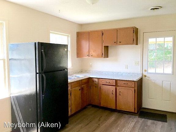 3rd image of 1387 Senate Dr NW