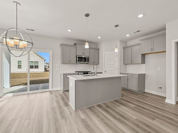 4th image of 983 Agostino Dr