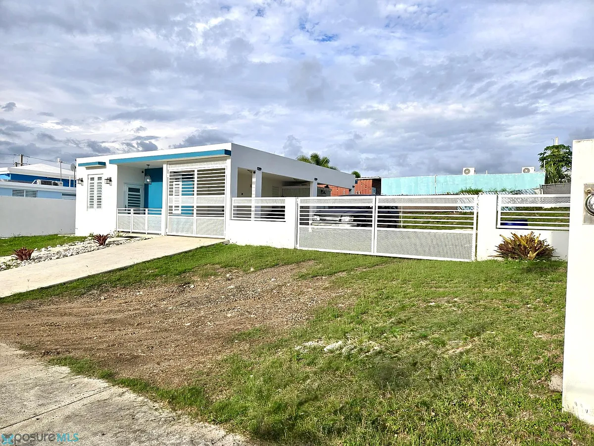 Building Photo - 3 Las Fas
