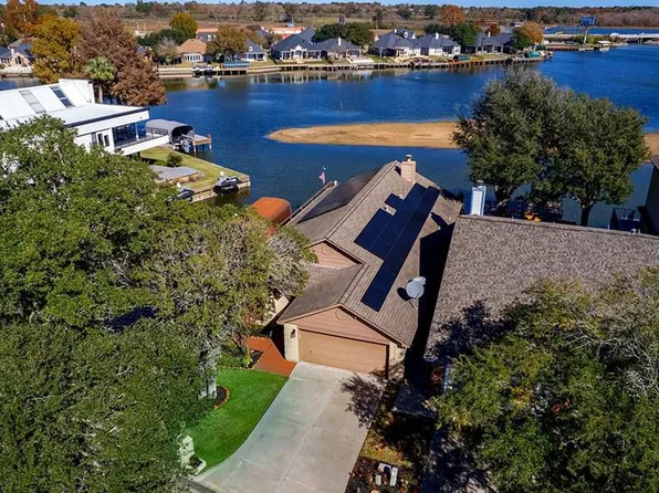 12866 Pelican Island Dr, Willis, TX 77318