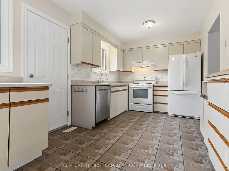 51 Sholto Dr #54 — Photo 17