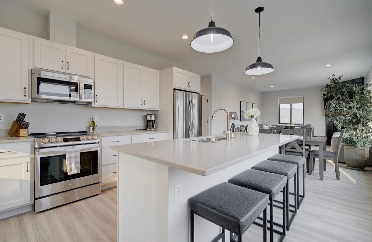 3 bed, 1500 sqft, $3,100 — Photo 2