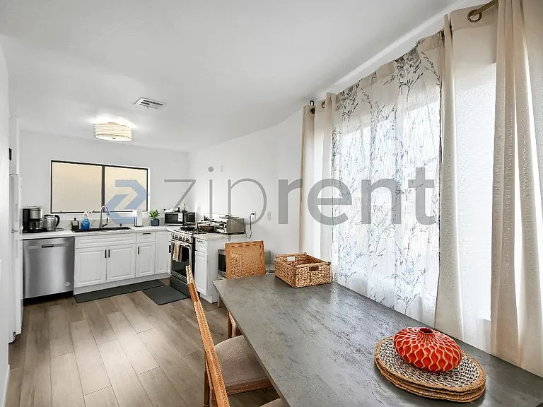 10444 Canoga Ave #40 — Photo 11