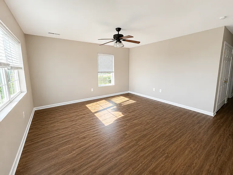 2324 Kentucky Ave — Photo 5