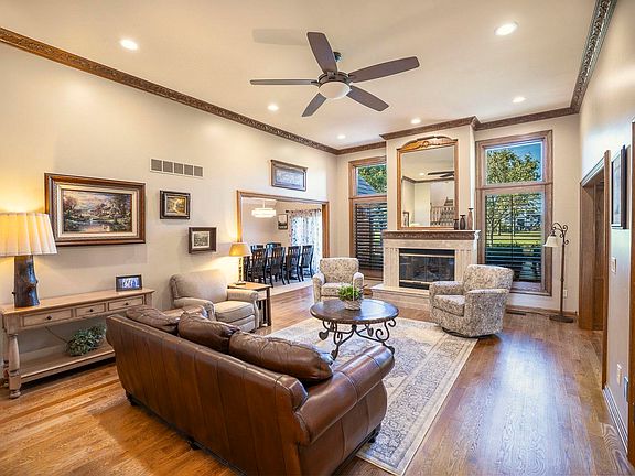 5th image of 547 N Turnberry Cir
