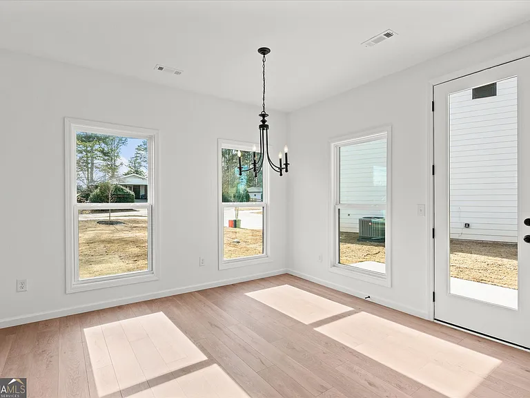 105 Carroll Cir — Photo 7