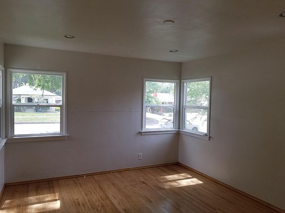 4th image of 3847 Collis Ave