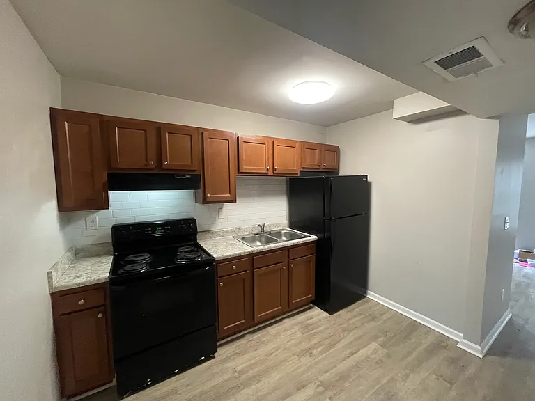 University Crossings Apartments — Photo 9